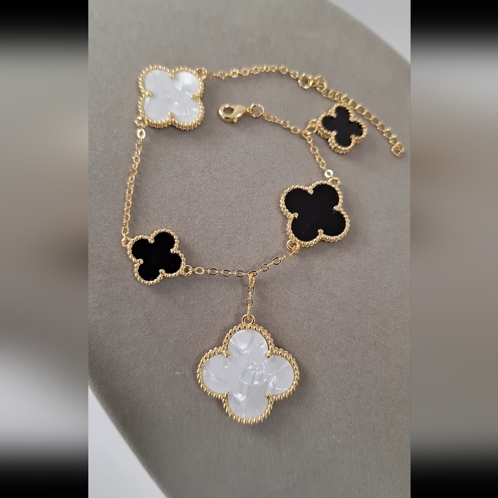 Black Onyx And Mother Of Pearl Dangle Clover Bracelet - Picture 3 of 5